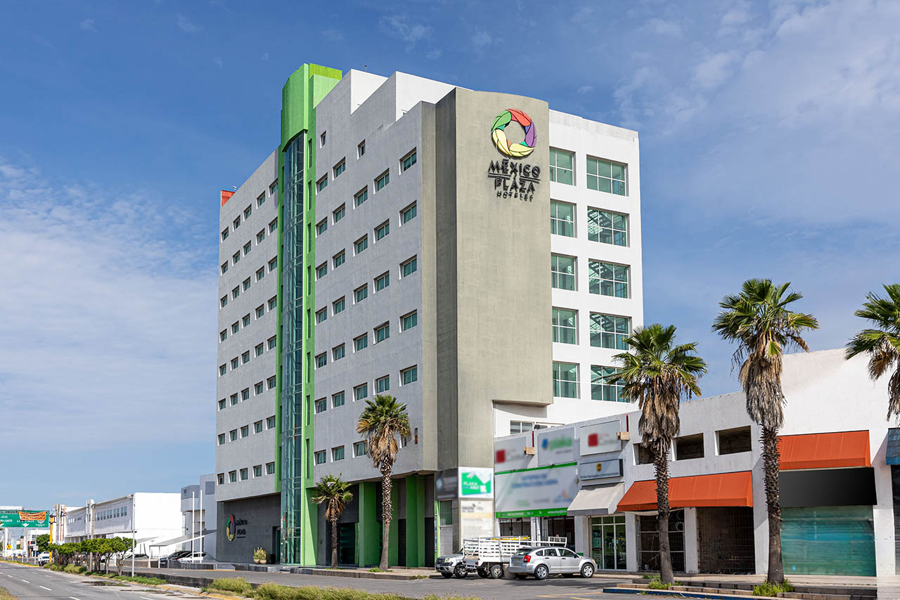 Entrada Hotel México Plaza Campestre